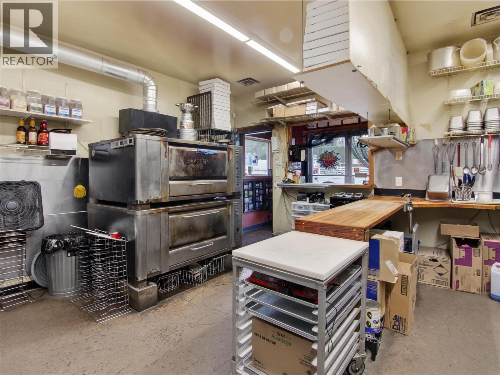 961 Robinson Avenue - 51