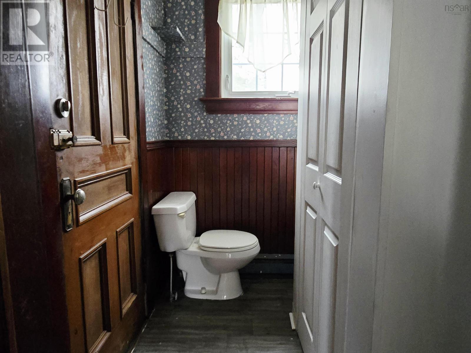 Property 14 of 33 of 24 Claremont Avenue