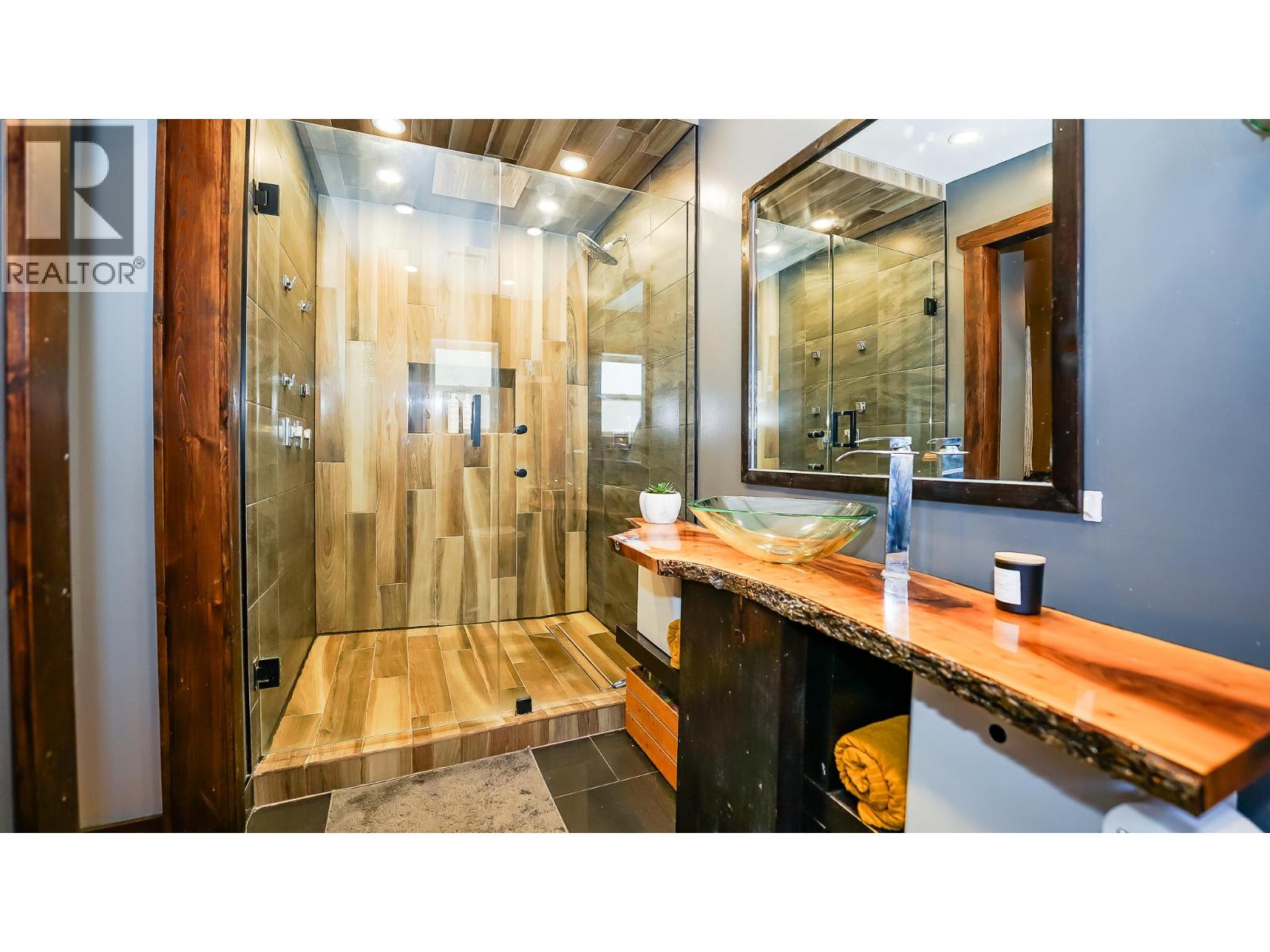 1740 Illecillewaet Road - 5