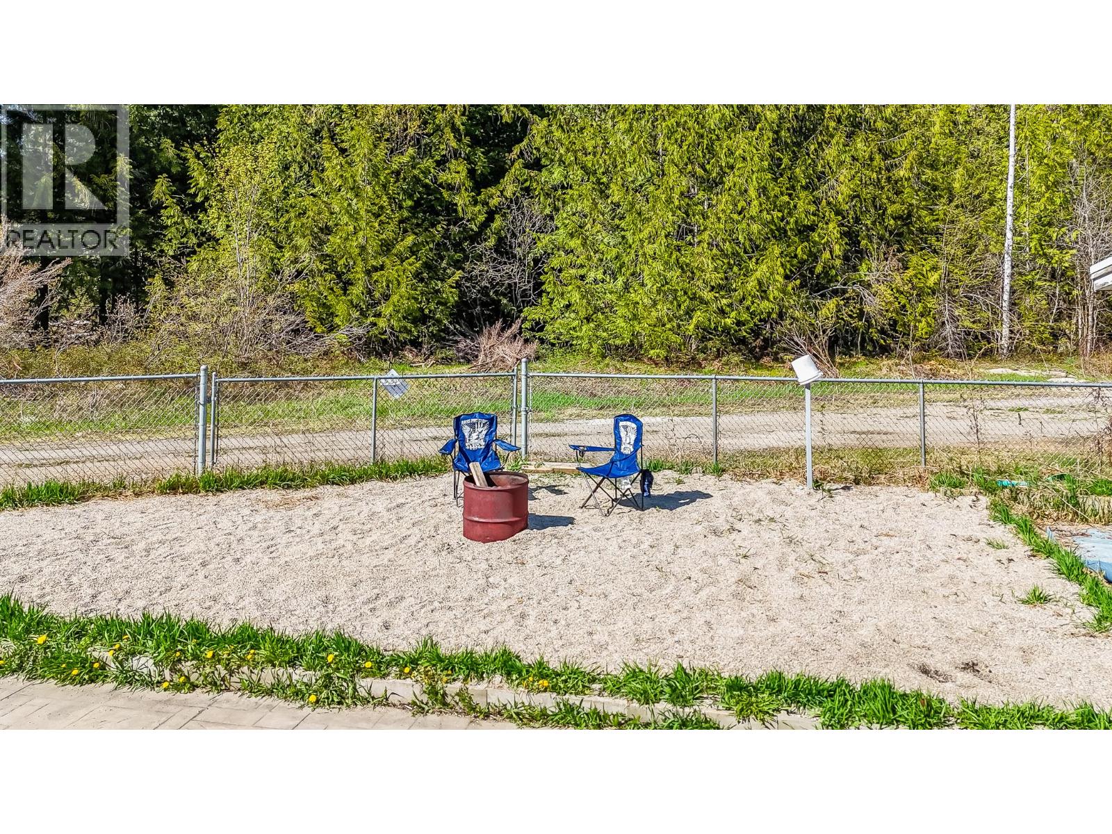 1740 Illecillewaet Road - 10