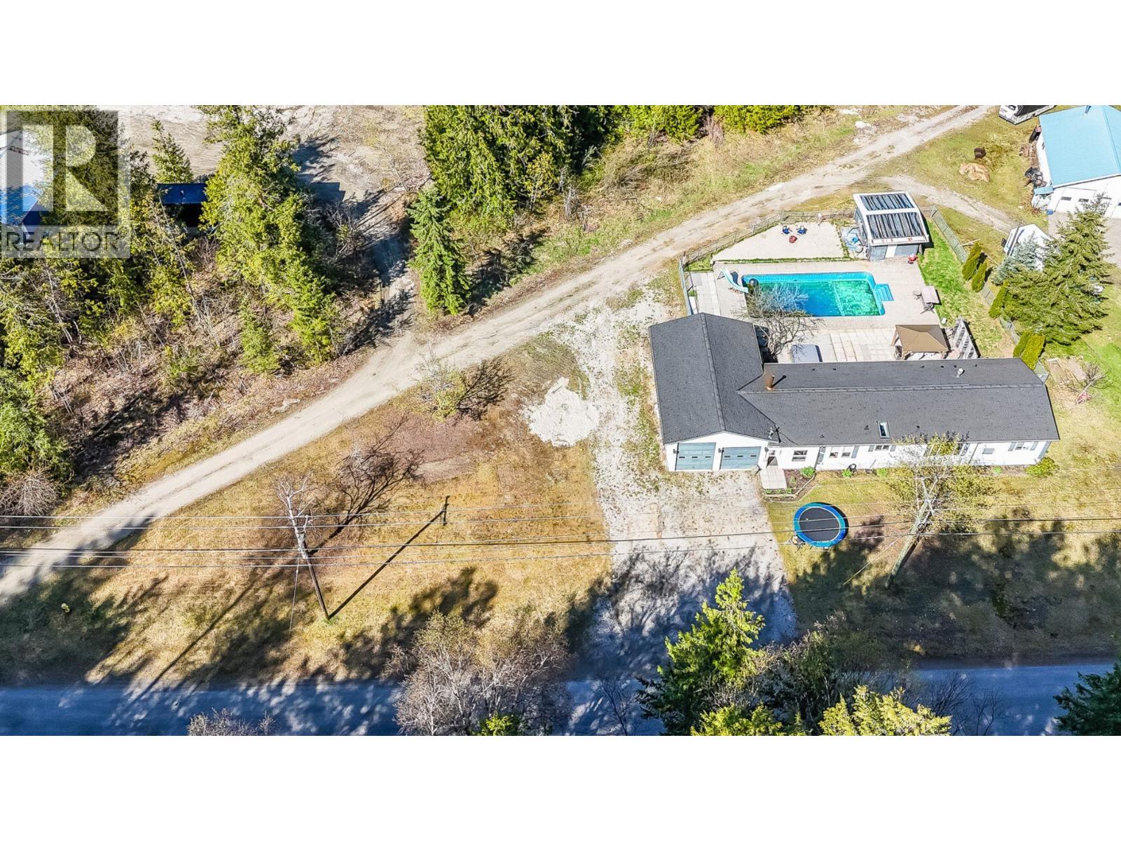 1740 Illecillewaet Road - 1