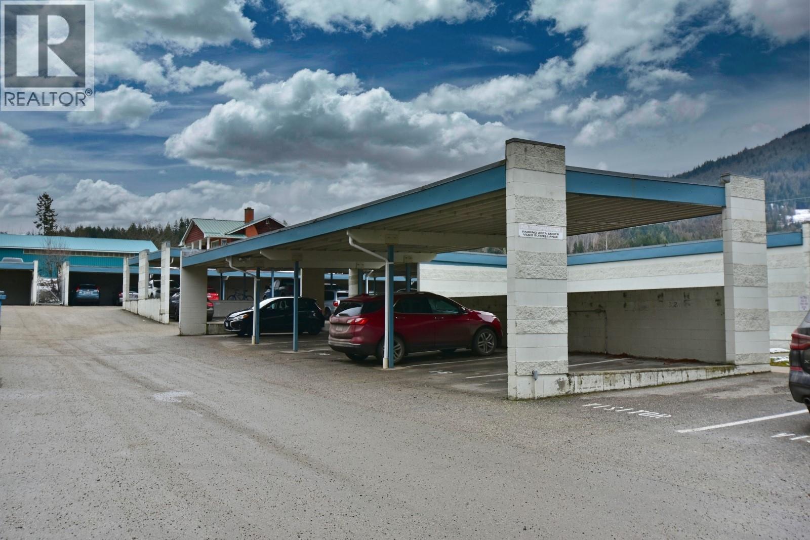 305 650 3 Street Southwest, Salmon Arm