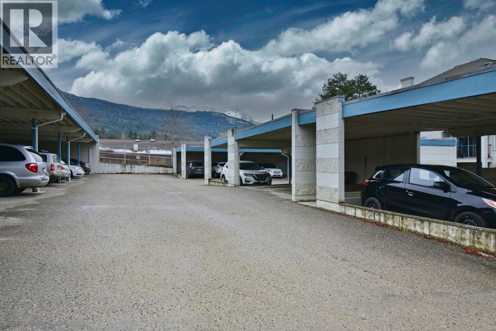 305 650 3 Street Southwest, Salmon Arm