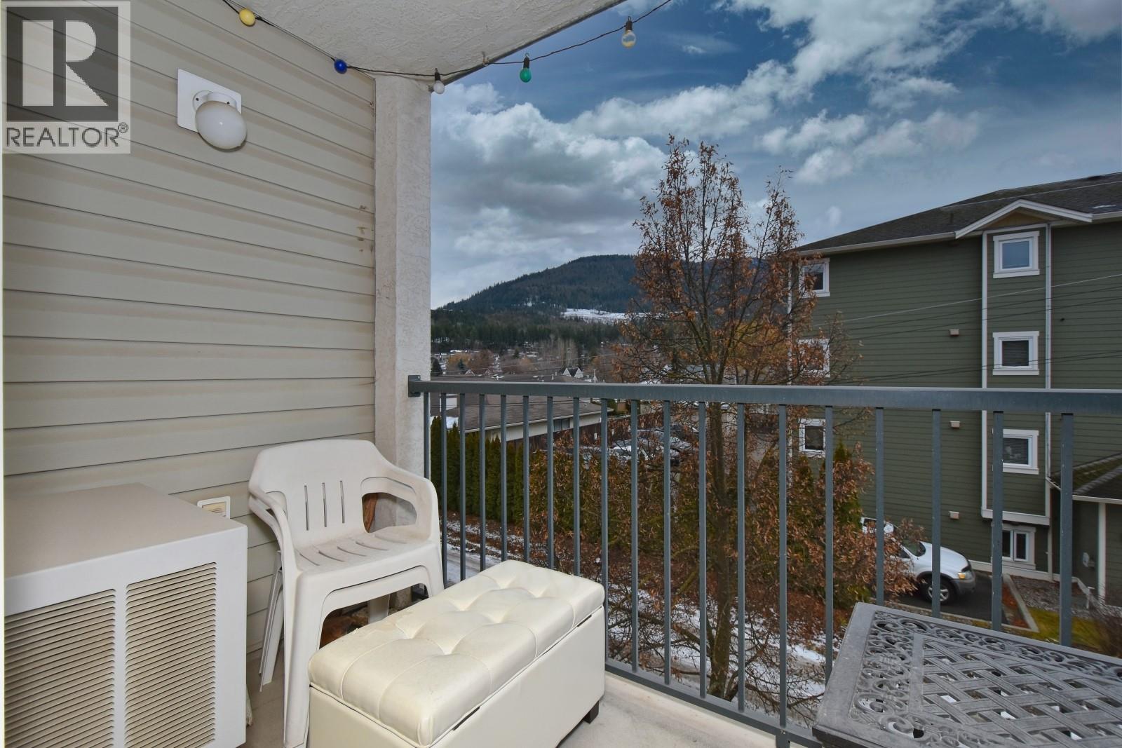305 650 3 Street Southwest, Salmon Arm