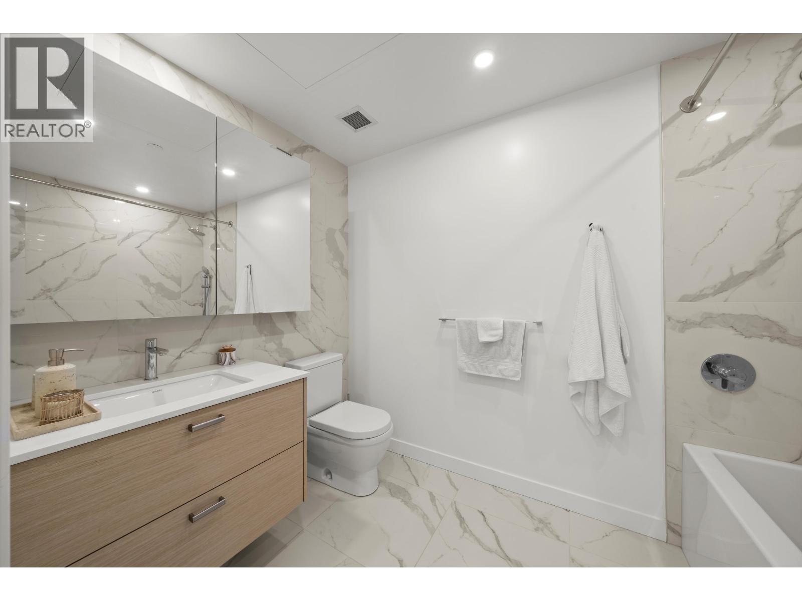 1003 200 KLAHANIE COURT, West Vancouver