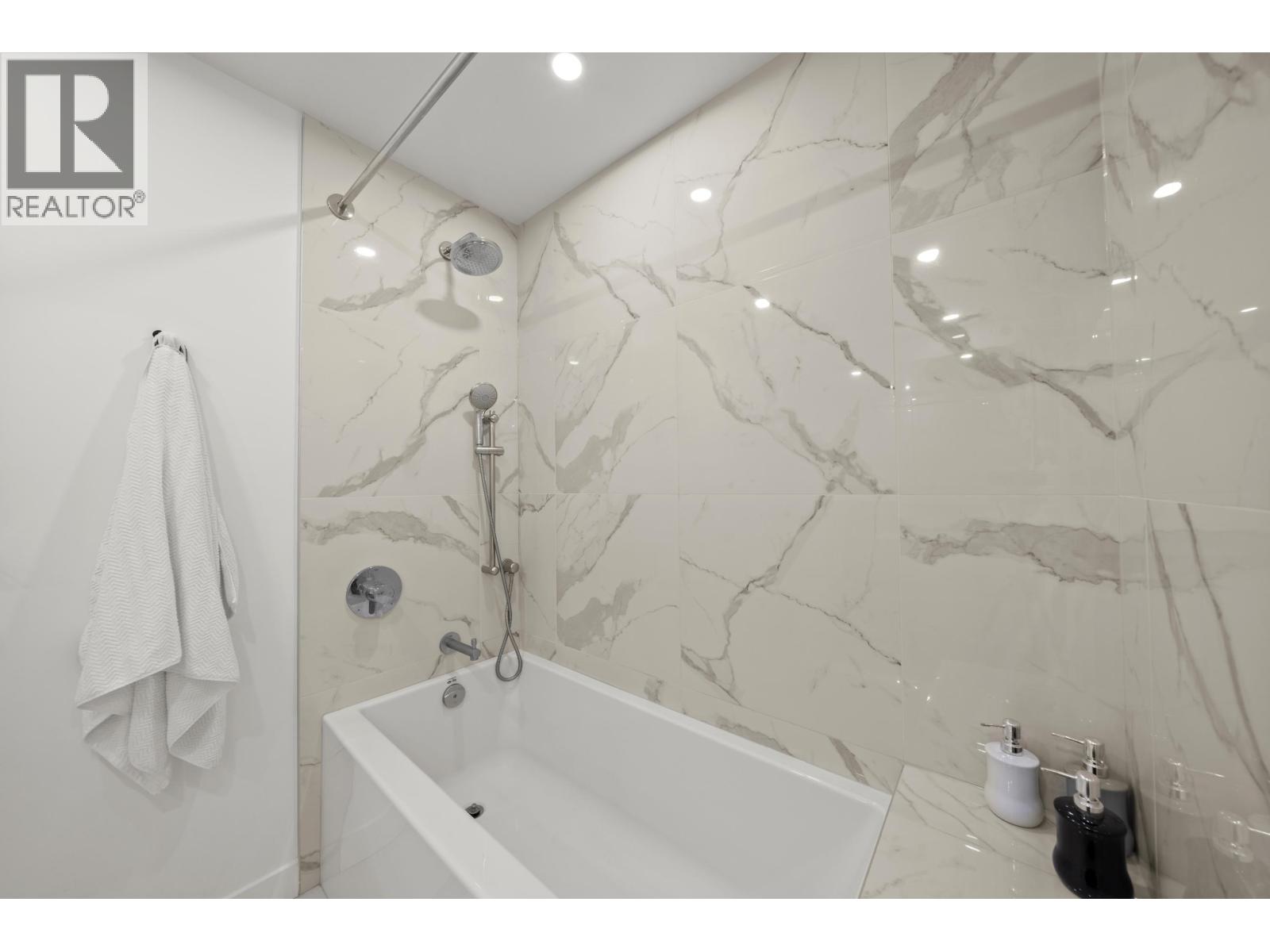 1003 200 KLAHANIE COURT, West Vancouver