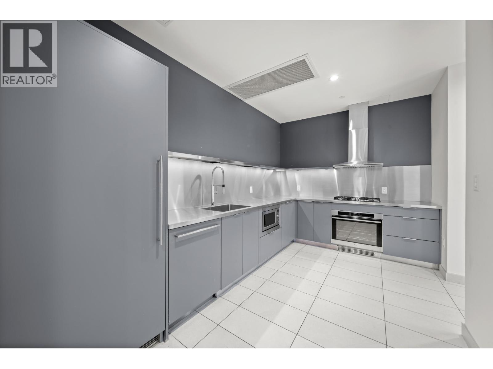 1003 200 KLAHANIE COURT, West Vancouver