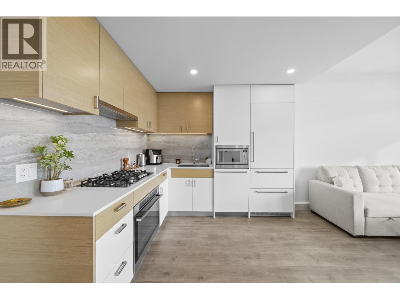 1003 200 KLAHANIE COURT, West Vancouver