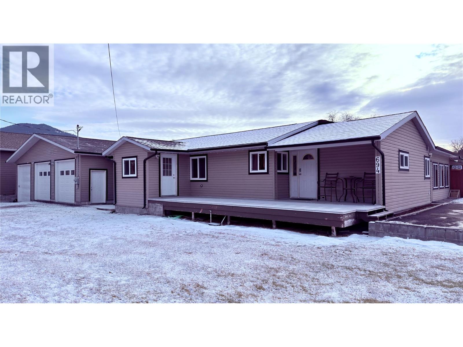 694 Palmerston Avenue, Midway