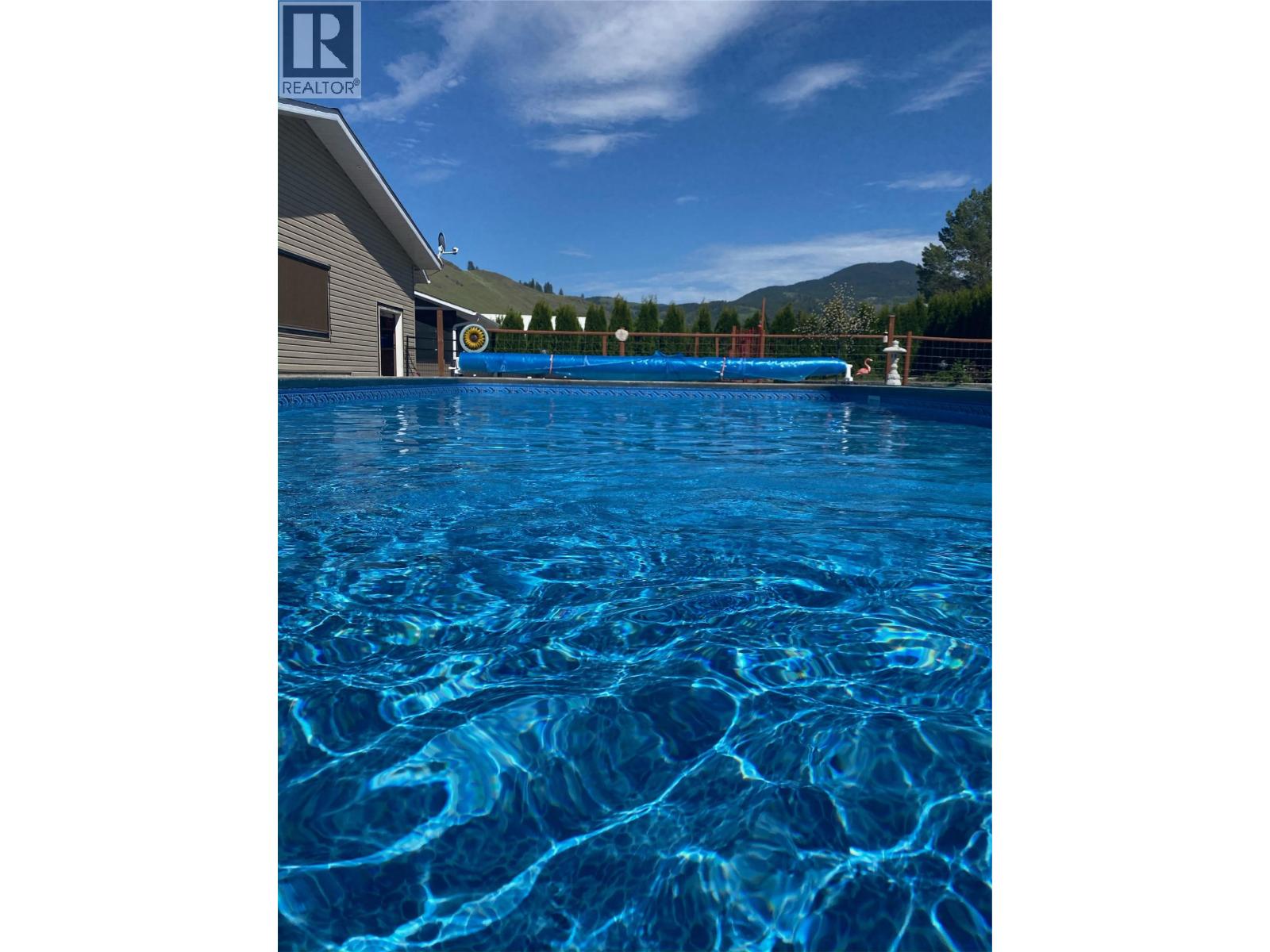 694 PALMERSTON AVENUE - 12