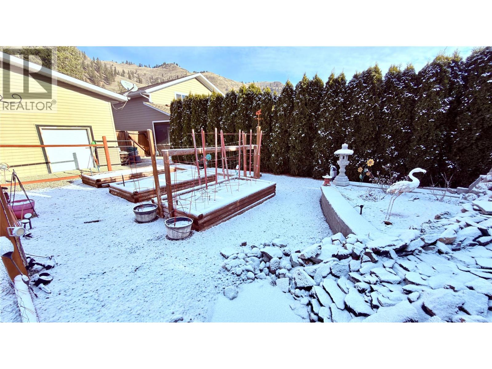 694 PALMERSTON AVENUE - 15