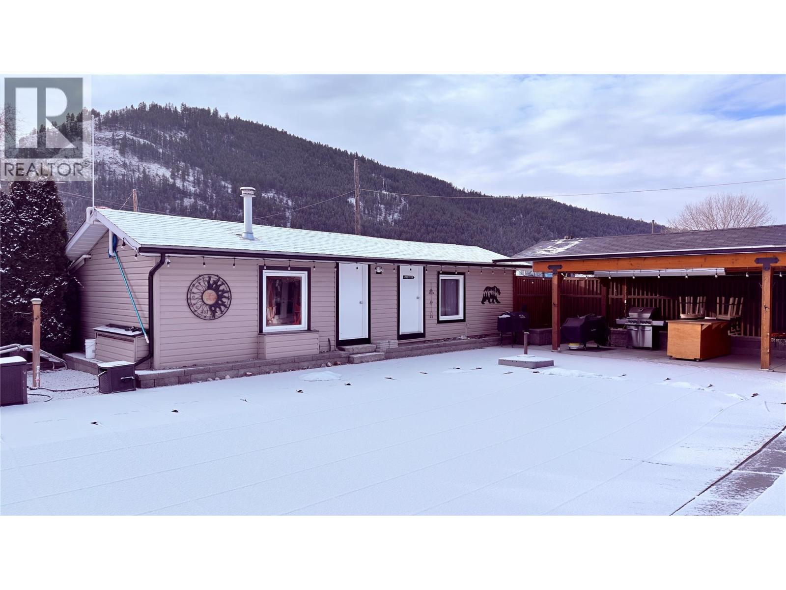 694 PALMERSTON AVENUE - 17