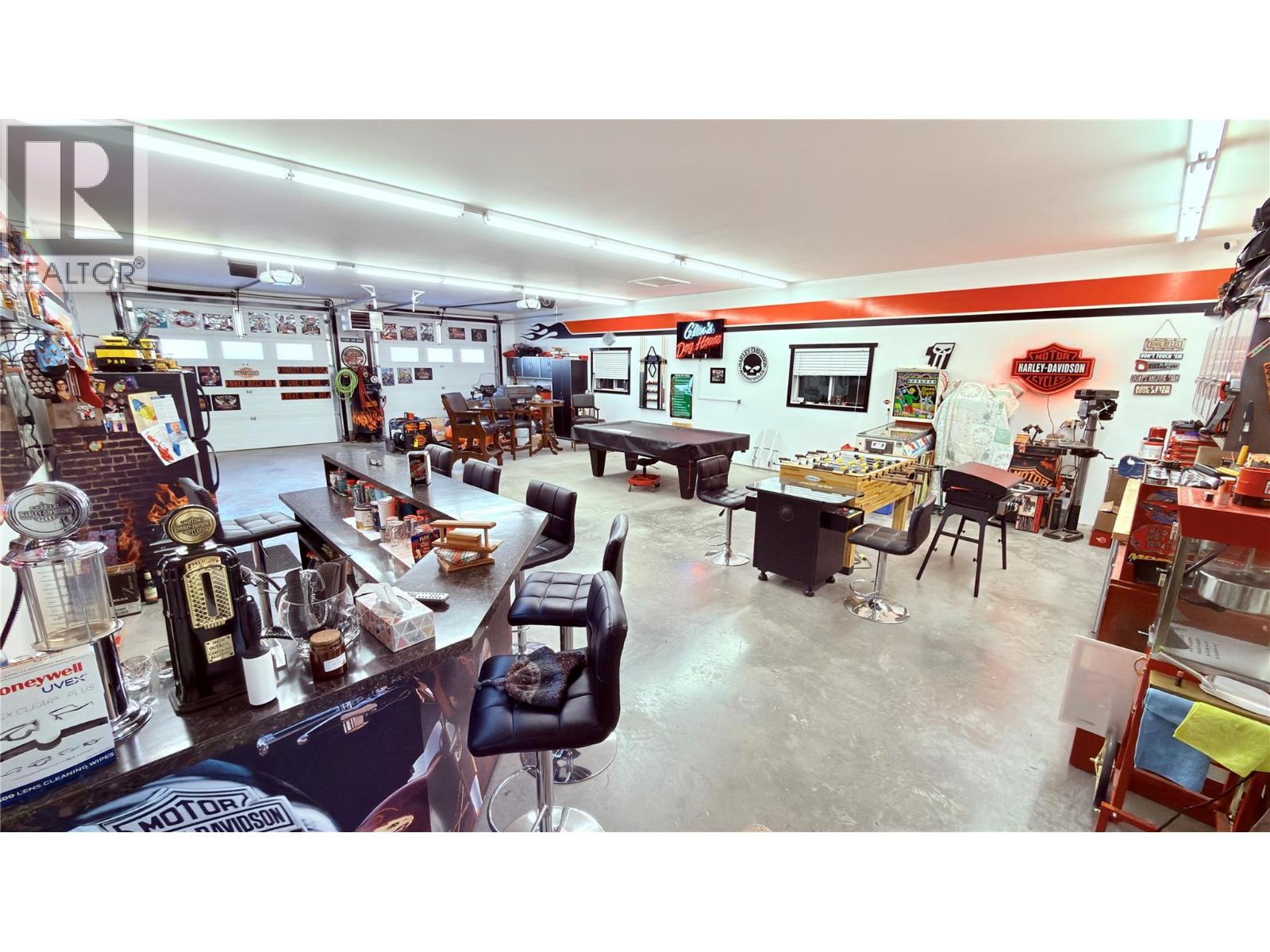 694 PALMERSTON AVENUE - 21