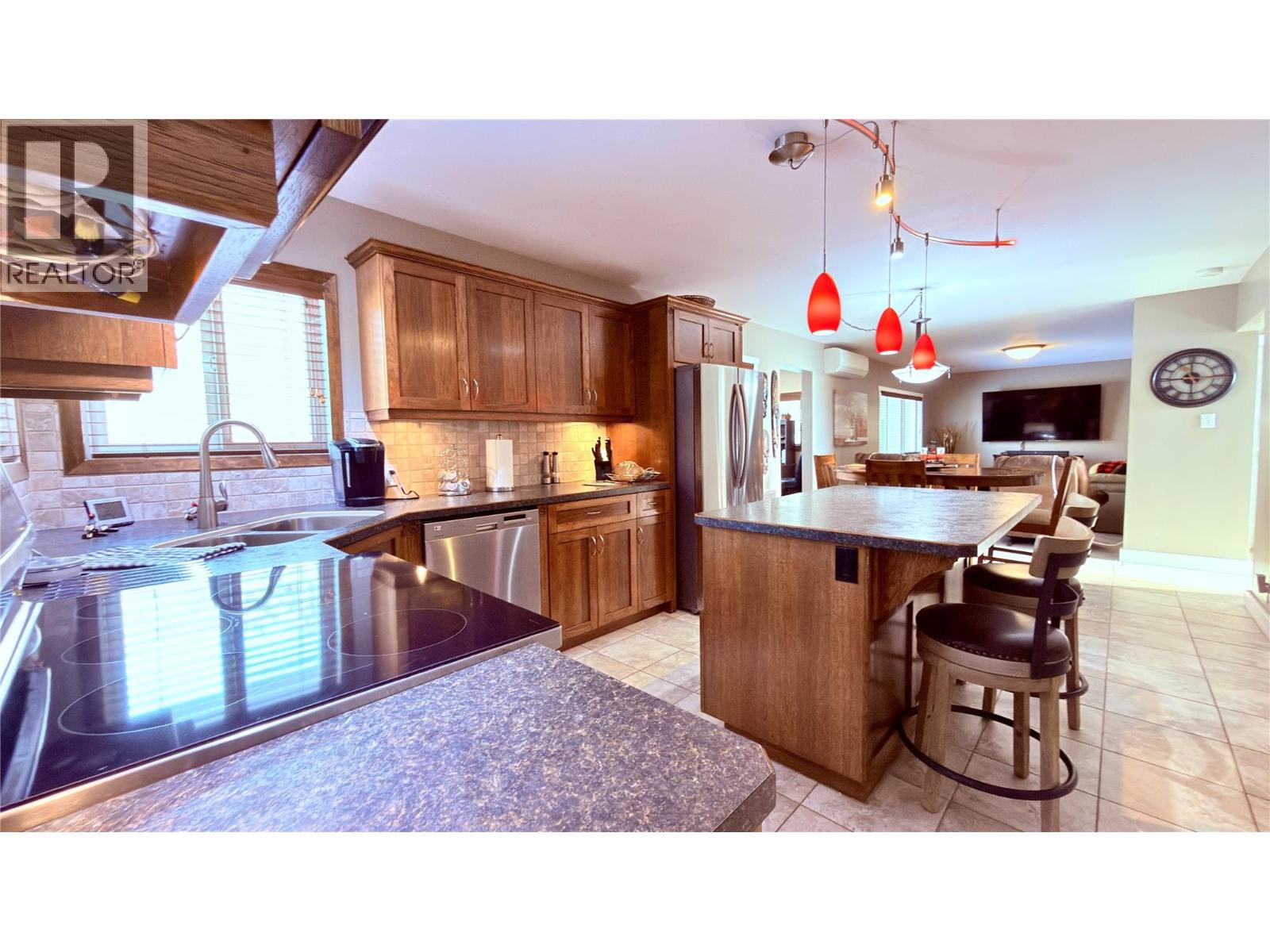 694 PALMERSTON AVENUE - 34