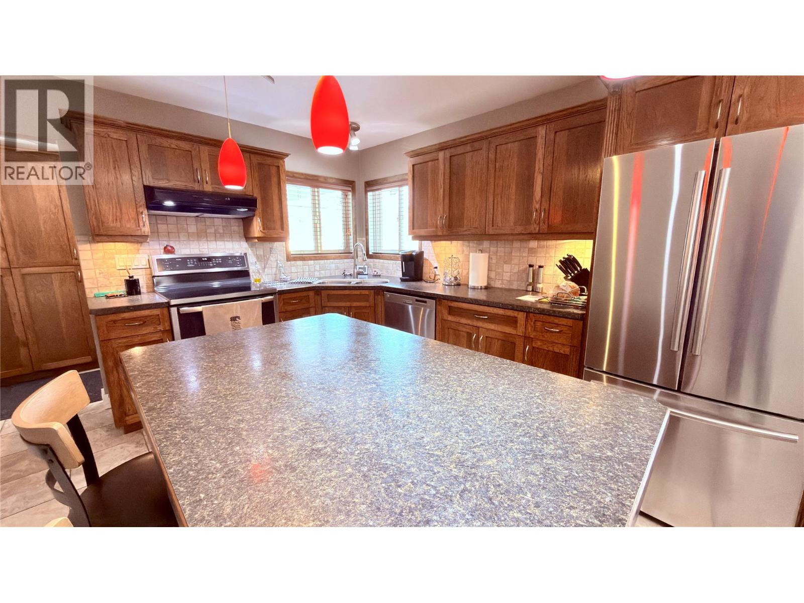 694 PALMERSTON AVENUE - 36