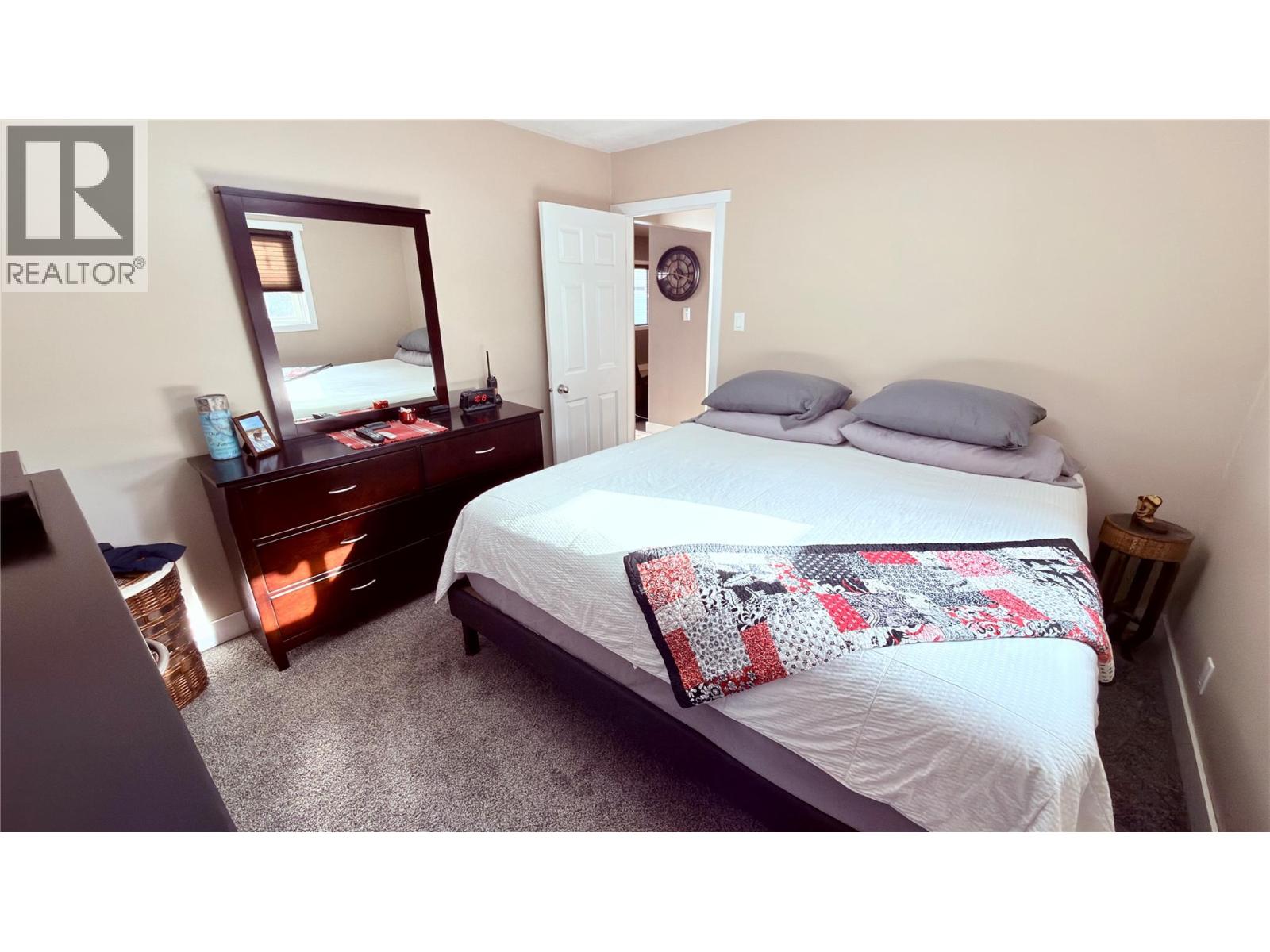 694 PALMERSTON AVENUE - 47