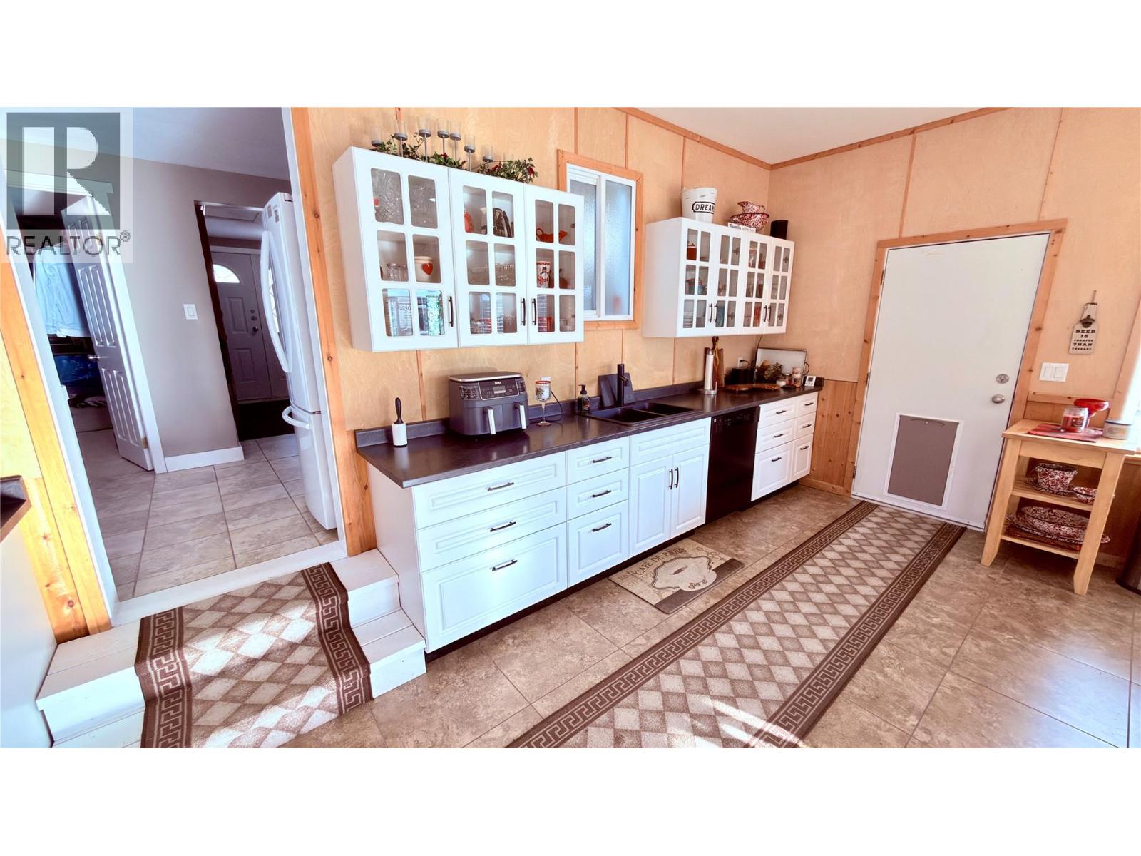 694 PALMERSTON AVENUE - 53