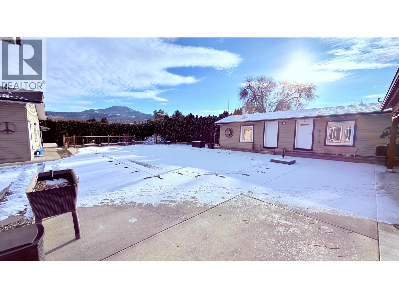 694 PALMERSTON AVENUE - 7