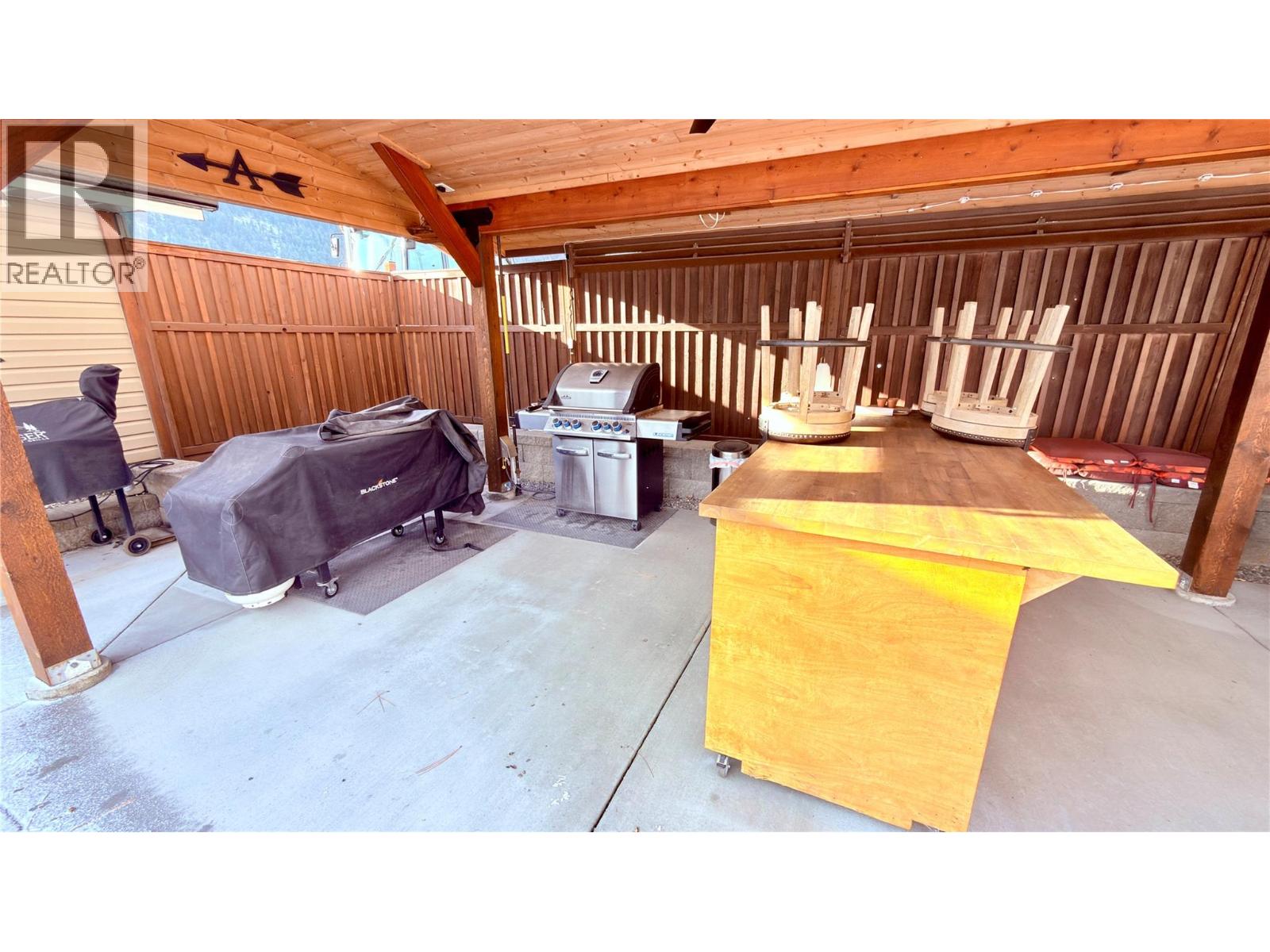 694 PALMERSTON AVENUE - 8