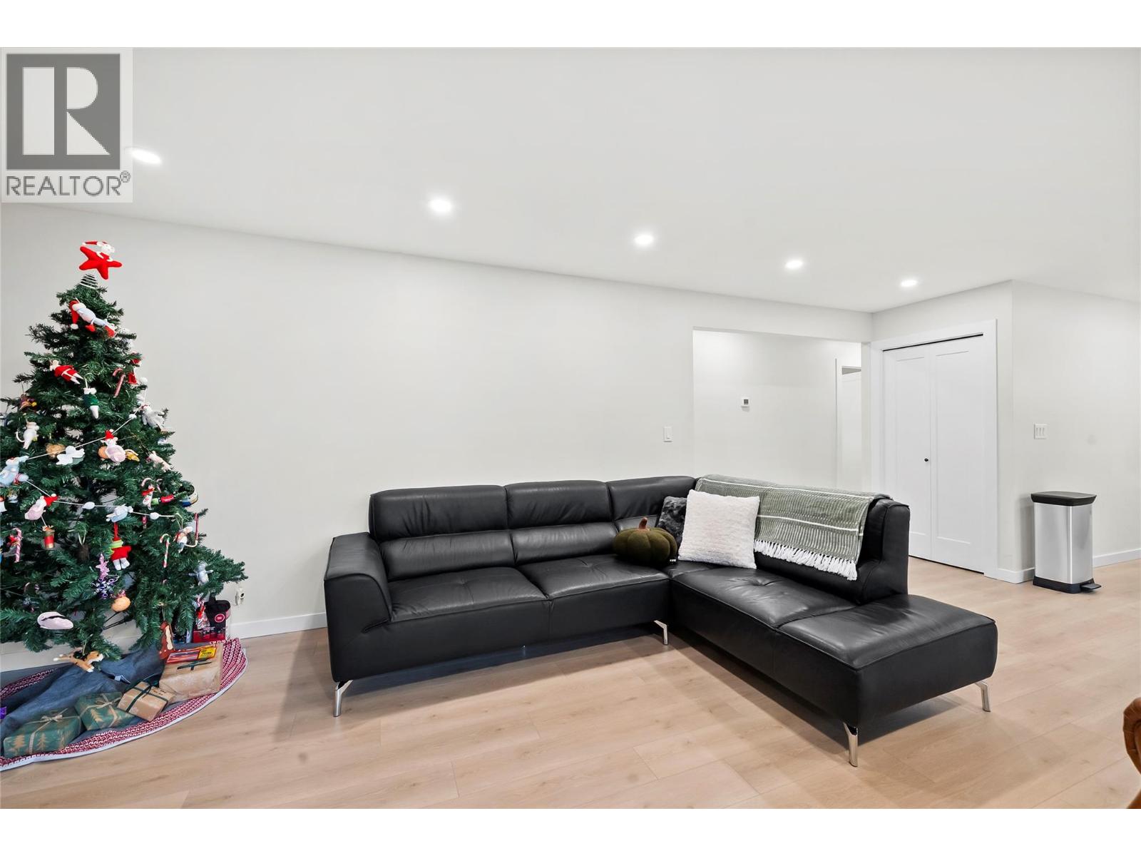 2022 Eagle Bay Road, Blind Bay