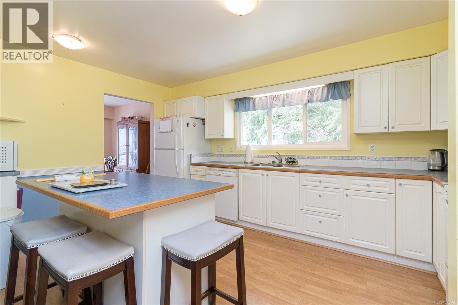 8022 Galbraith Cres, Central Saanich