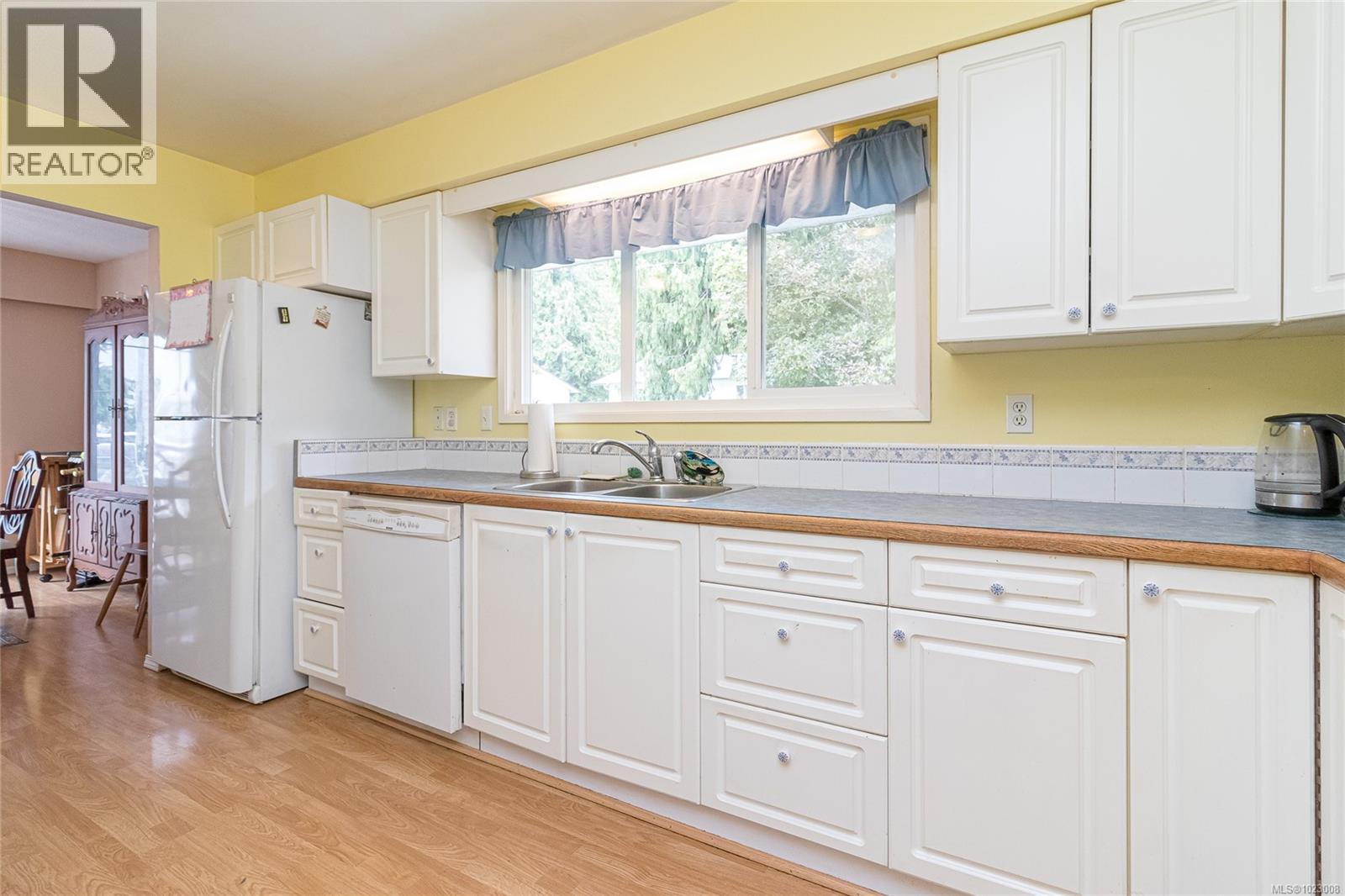 8022 Galbraith Cres, Central Saanich