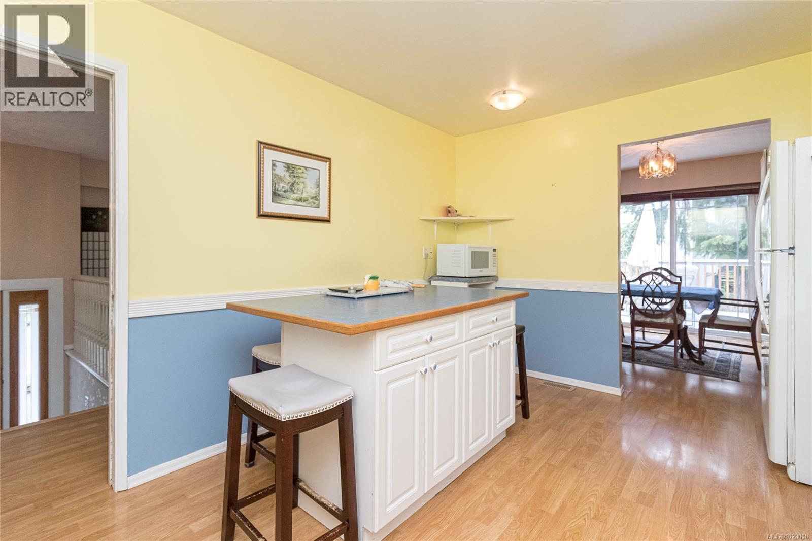 8022 Galbraith Cres, Central Saanich