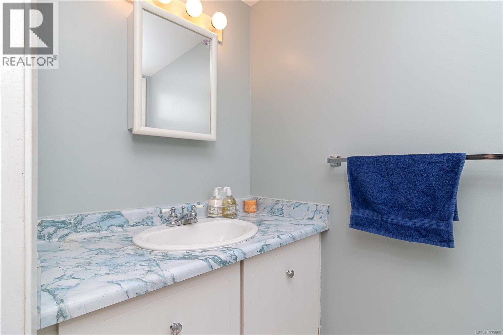 8022 Galbraith Cres, Central Saanich