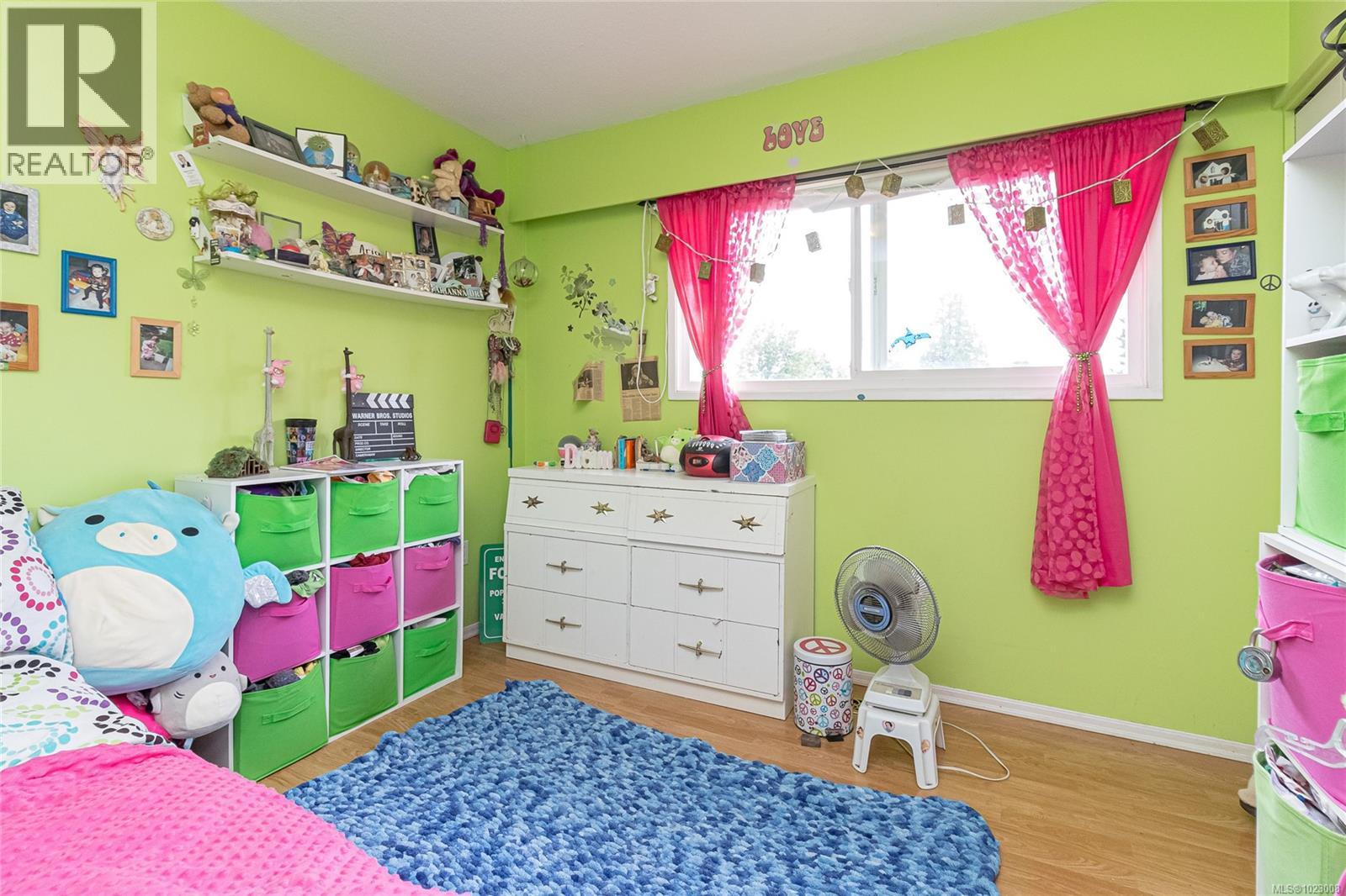 8022 Galbraith Cres, Central Saanich