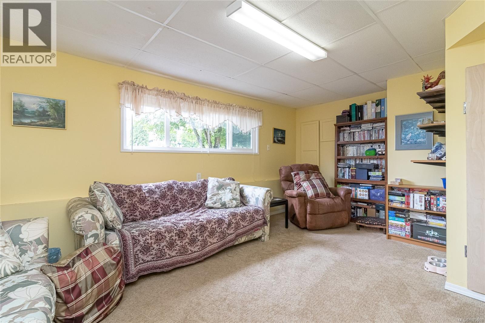 8022 Galbraith Cres, Central Saanich