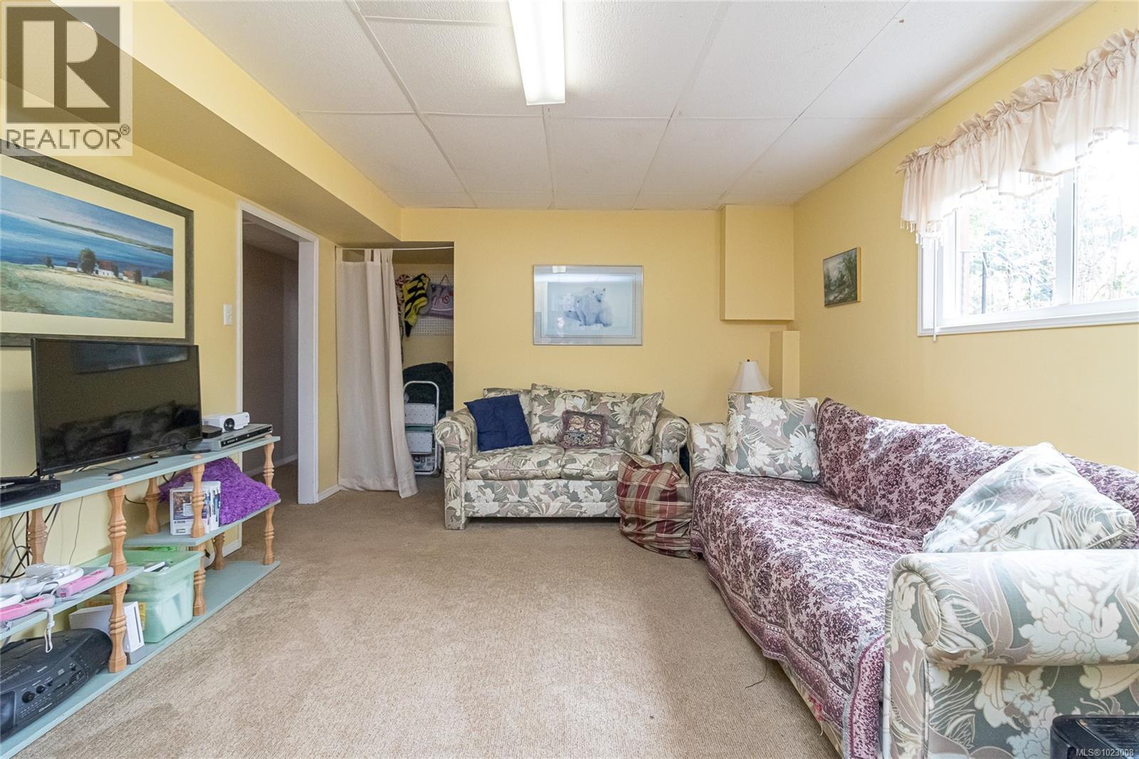 8022 Galbraith Cres, Central Saanich