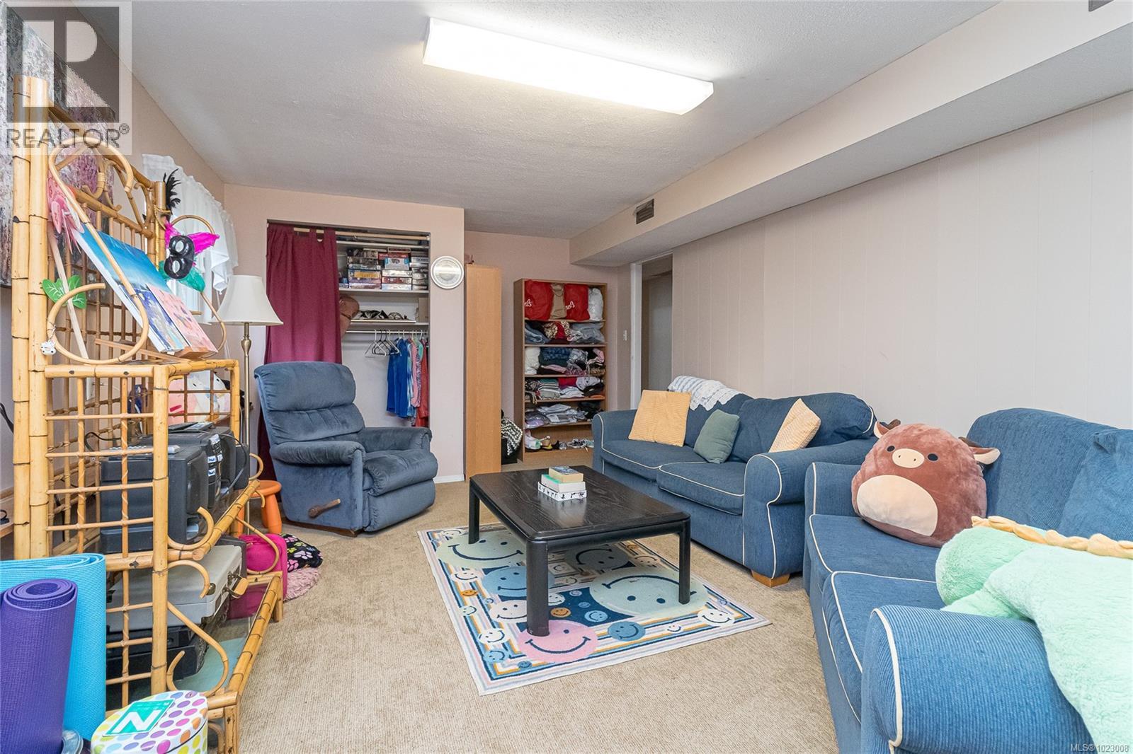 8022 Galbraith Cres, Central Saanich