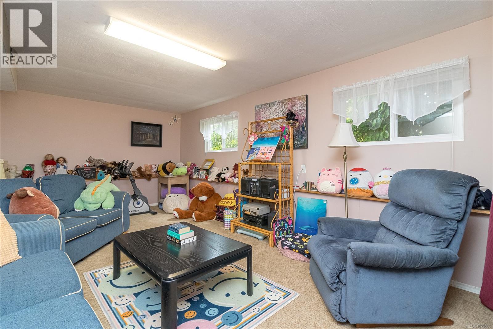 8022 Galbraith Cres, Central Saanich