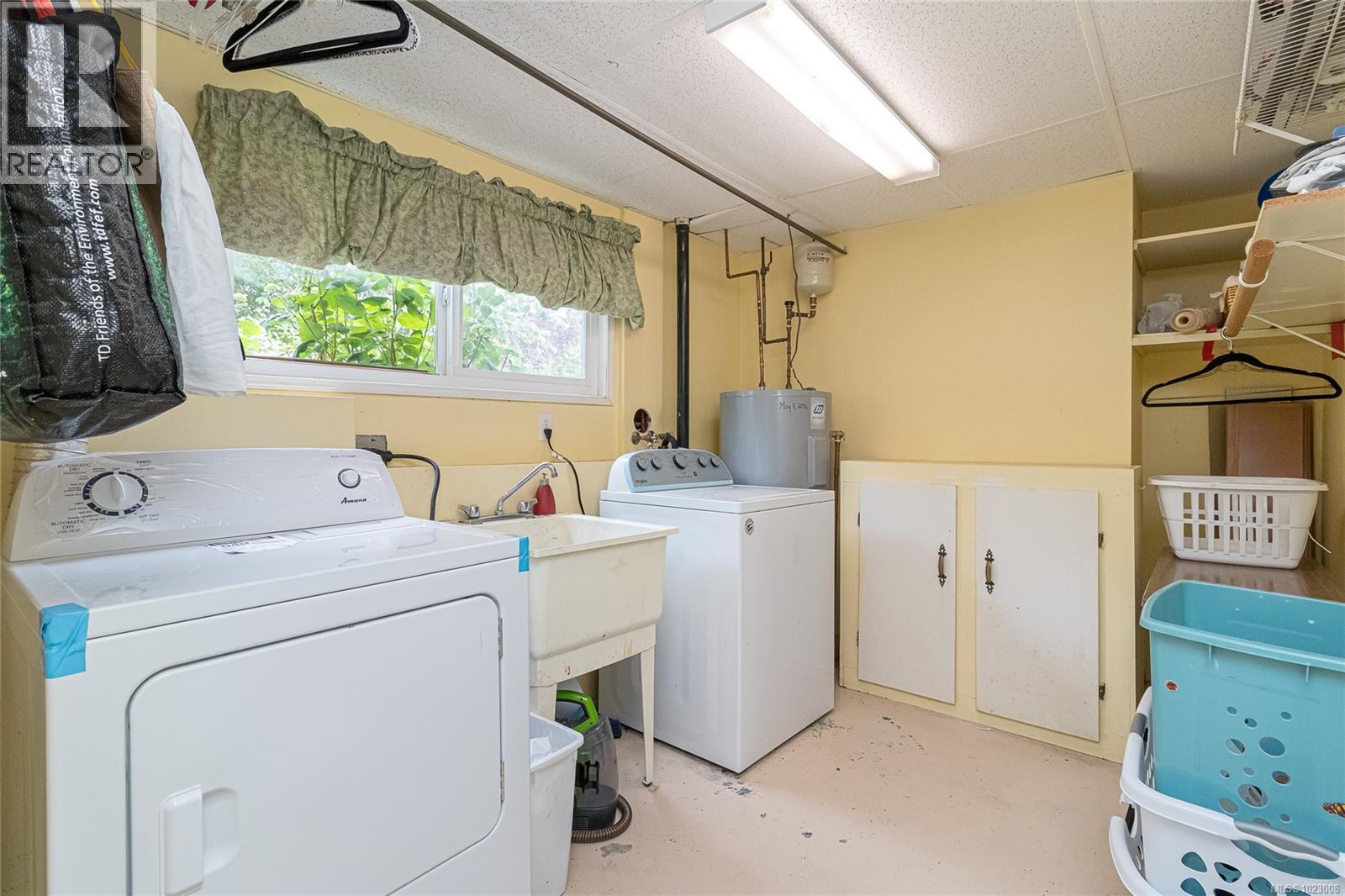 8022 Galbraith Cres, Central Saanich