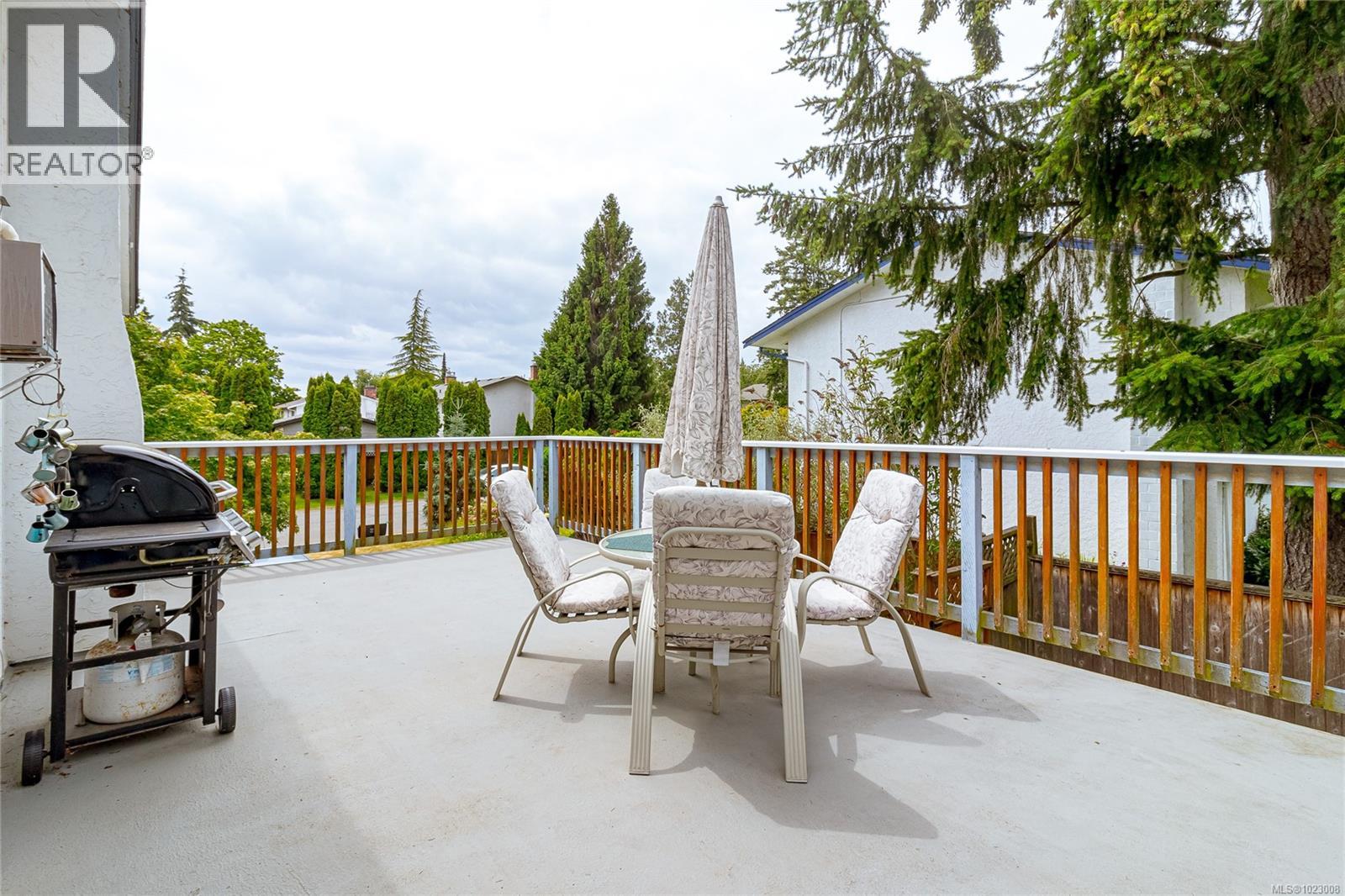 8022 Galbraith Cres, Central Saanich