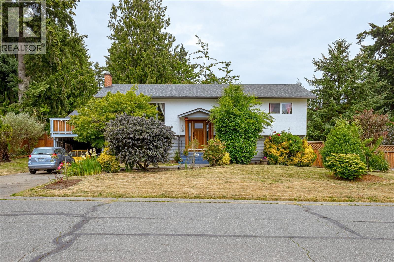 8022 Galbraith Cres, Central Saanich