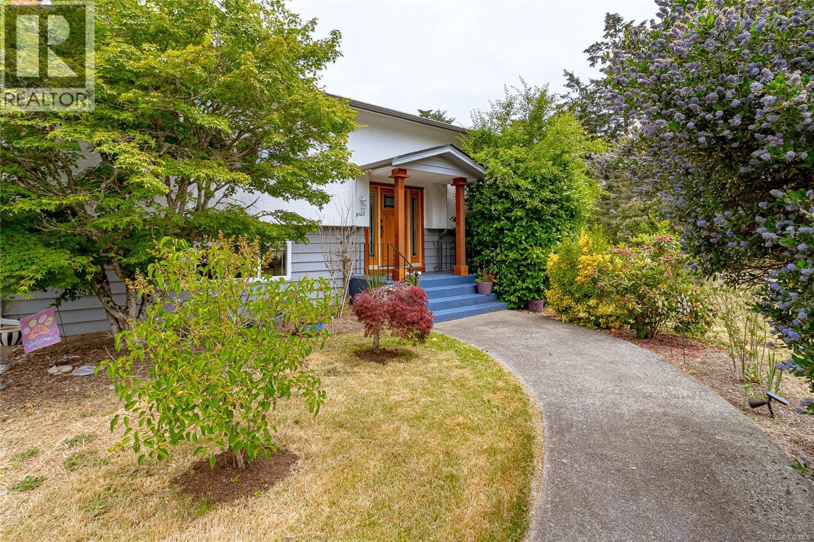 8022 Galbraith Cres, Central Saanich