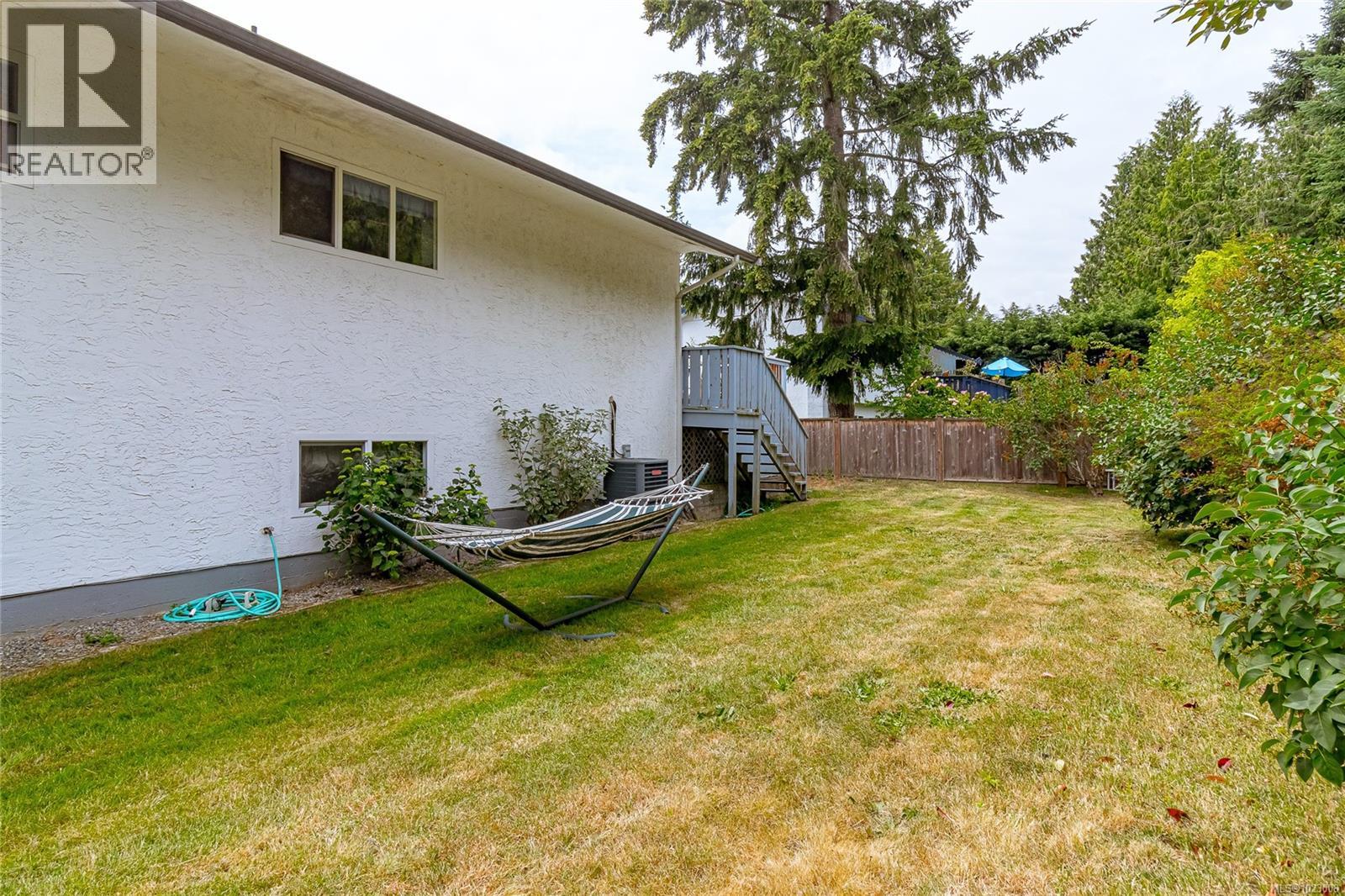 8022 Galbraith Cres, Central Saanich