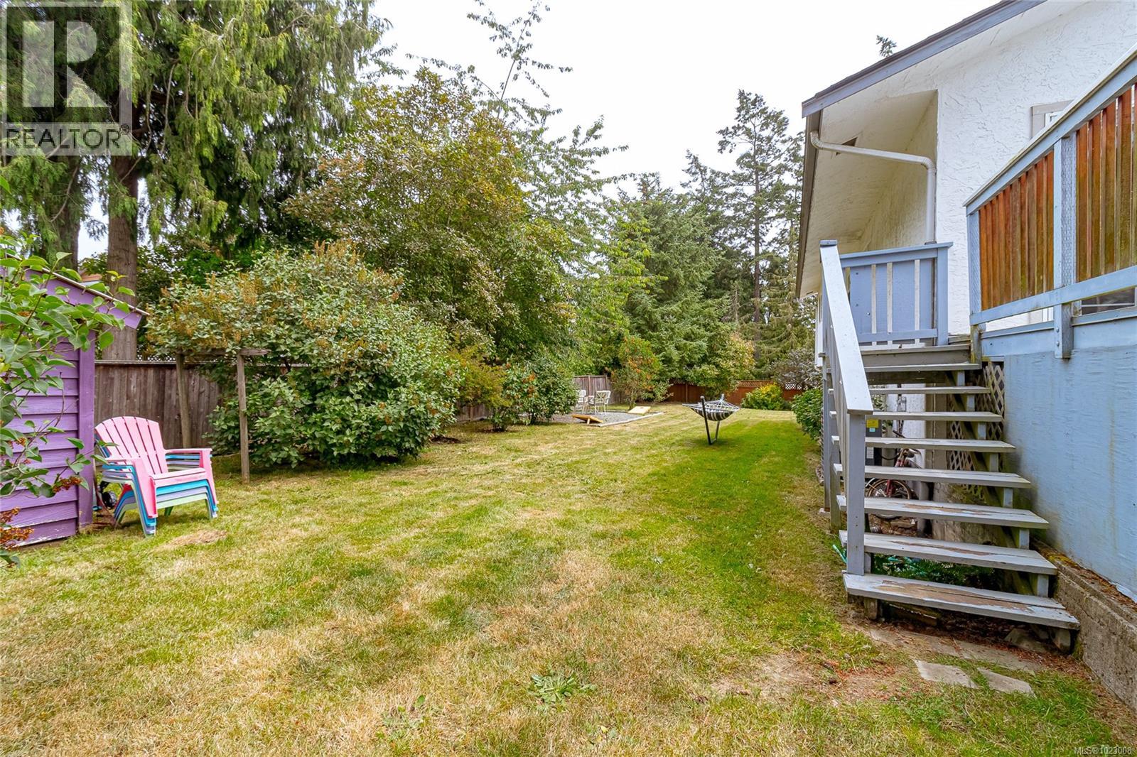 8022 Galbraith Cres, Central Saanich