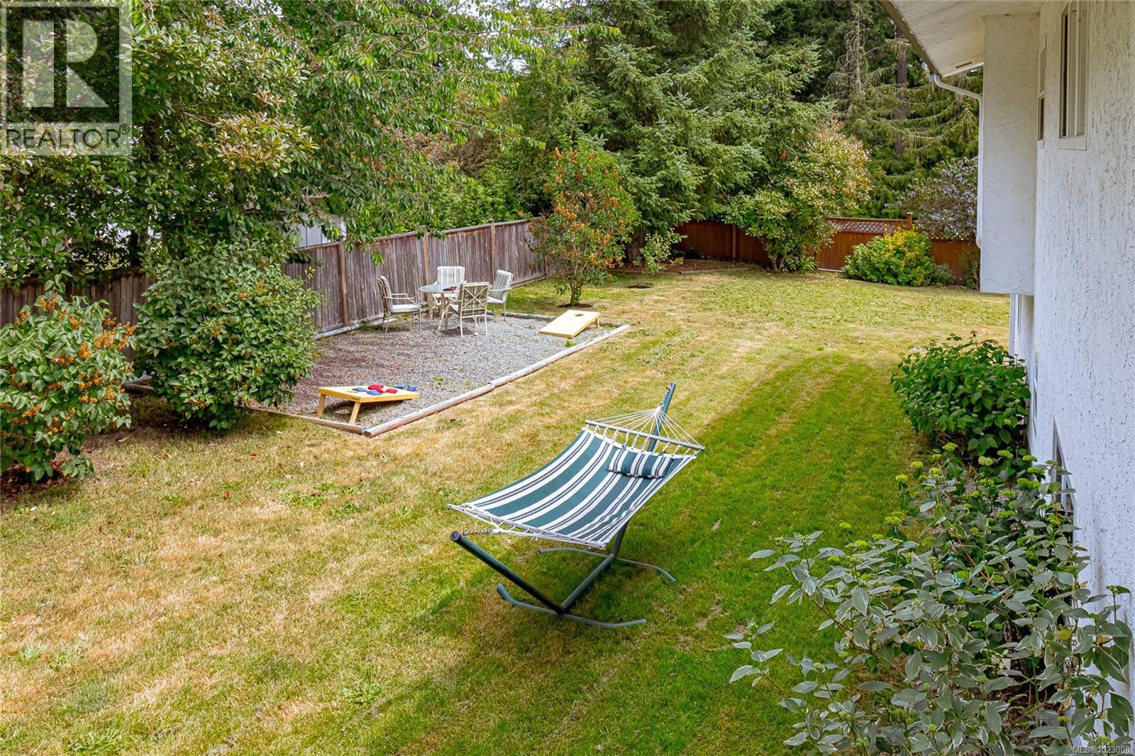 8022 Galbraith Cres, Central Saanich