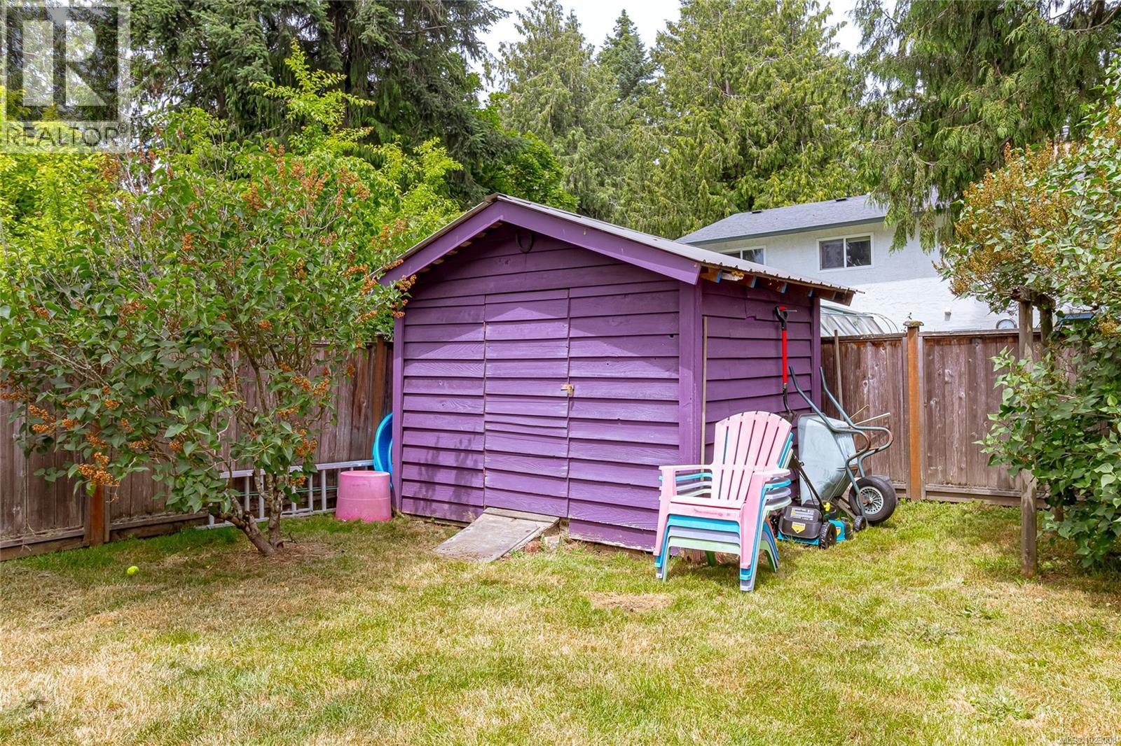 8022 Galbraith Cres, Central Saanich