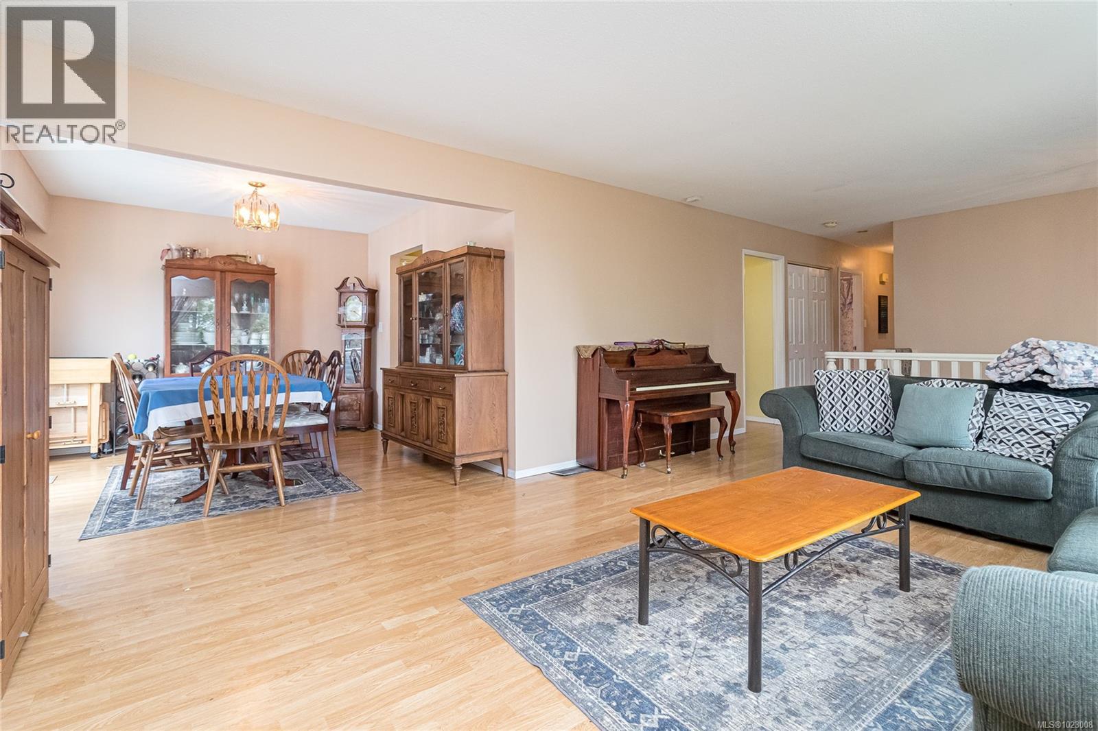 8022 Galbraith Cres, Central Saanich