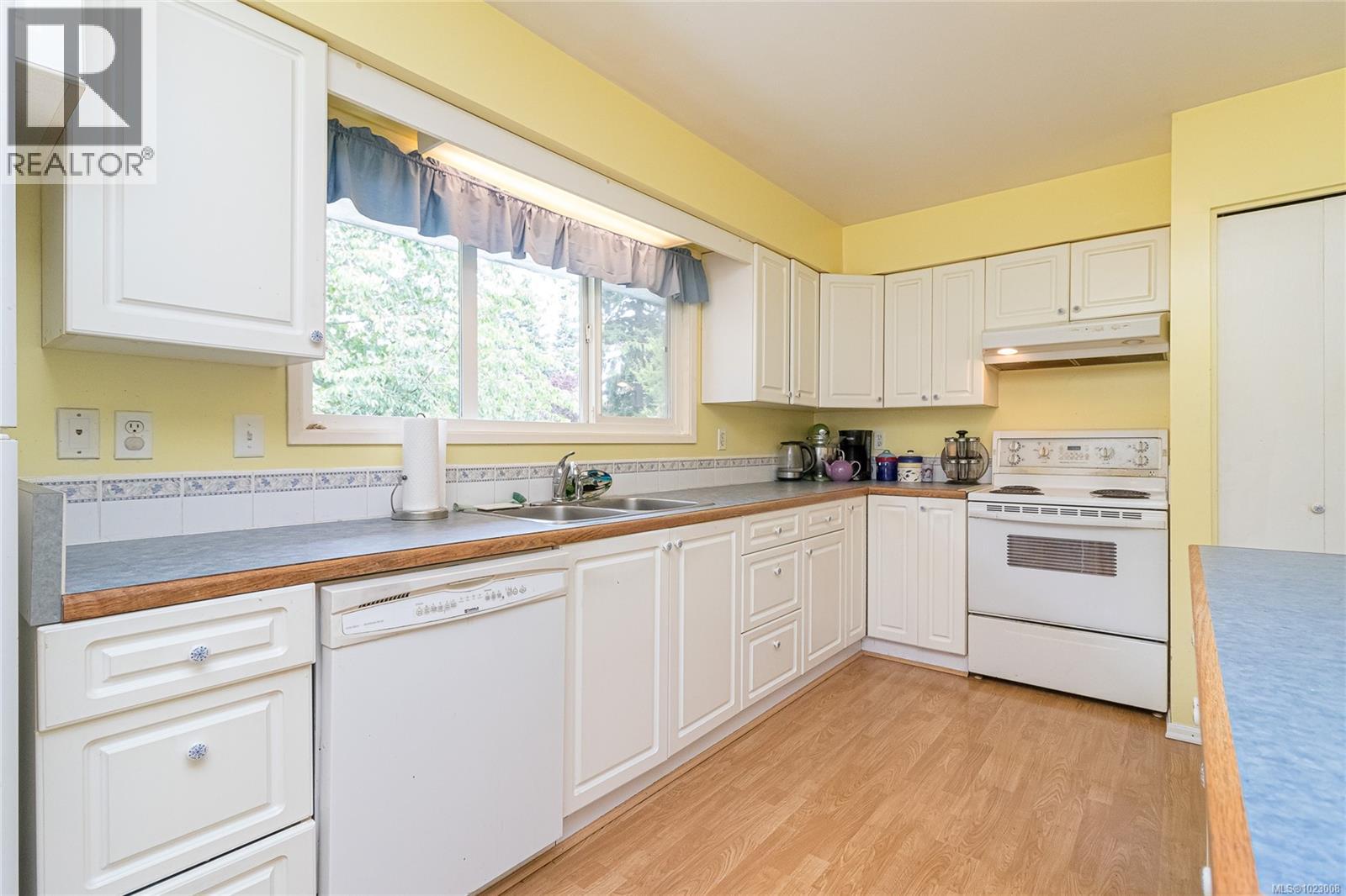 8022 Galbraith Cres, Central Saanich