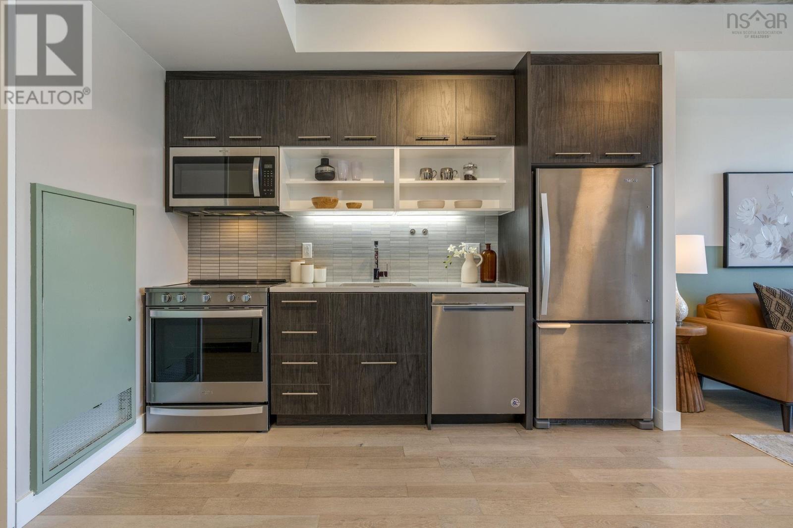 Property 12 of 32 of 612 1048 Wellington Street