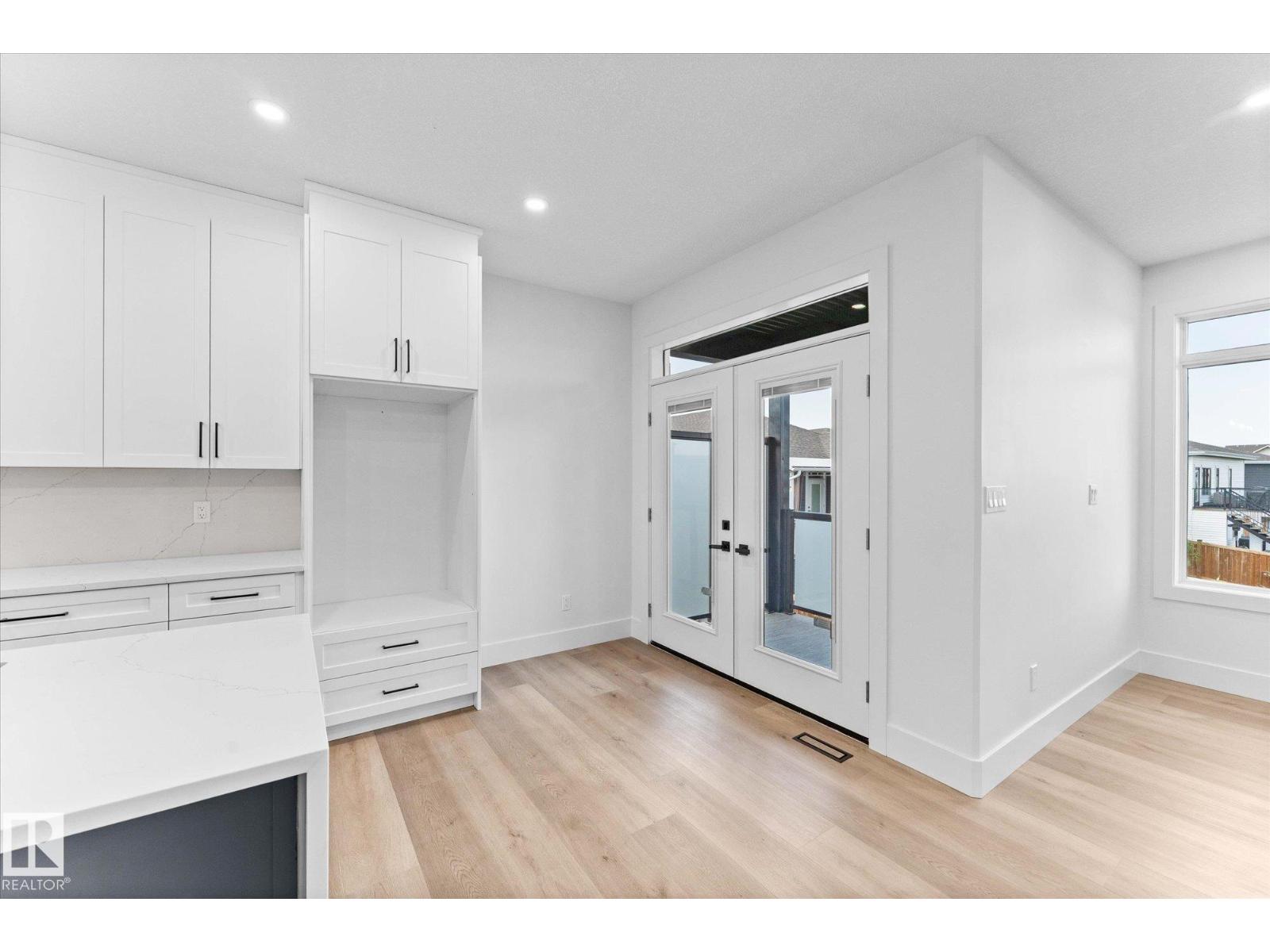 325 MEADOWVIEW DR - 12