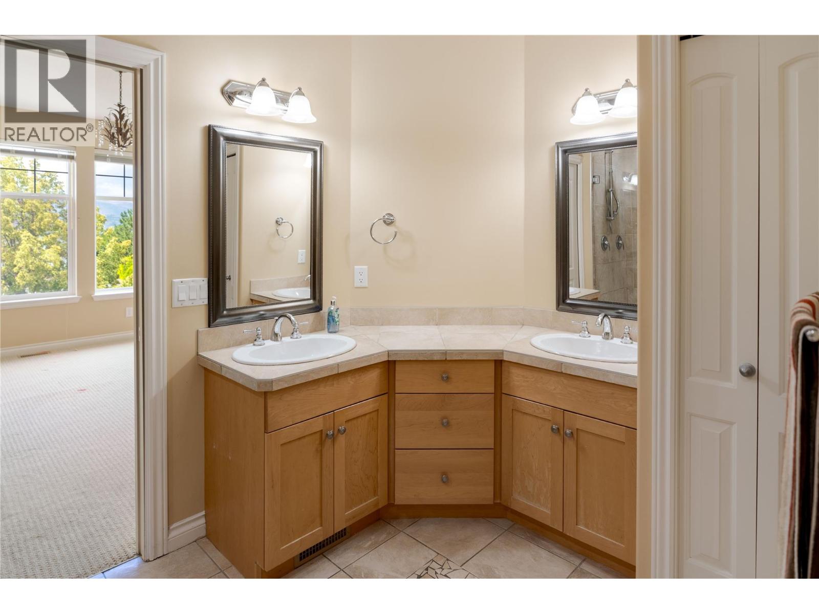  371 MCCARREN Avenue, Kelowna