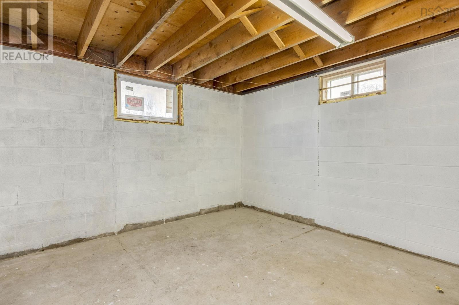 Property 28 of 34 of 1616 Spurr Road