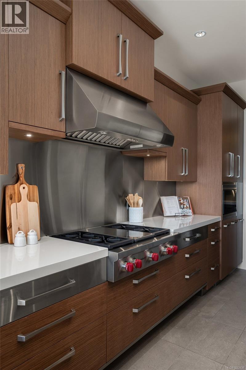  1098 Bearspaw Plateau, Langford