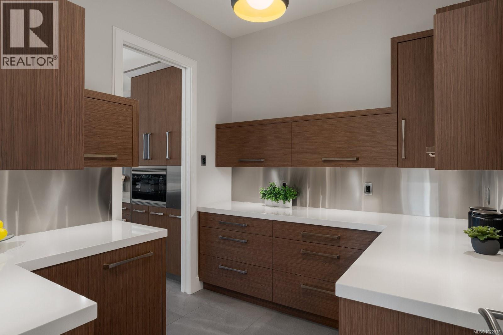  1098 Bearspaw Plateau, Langford