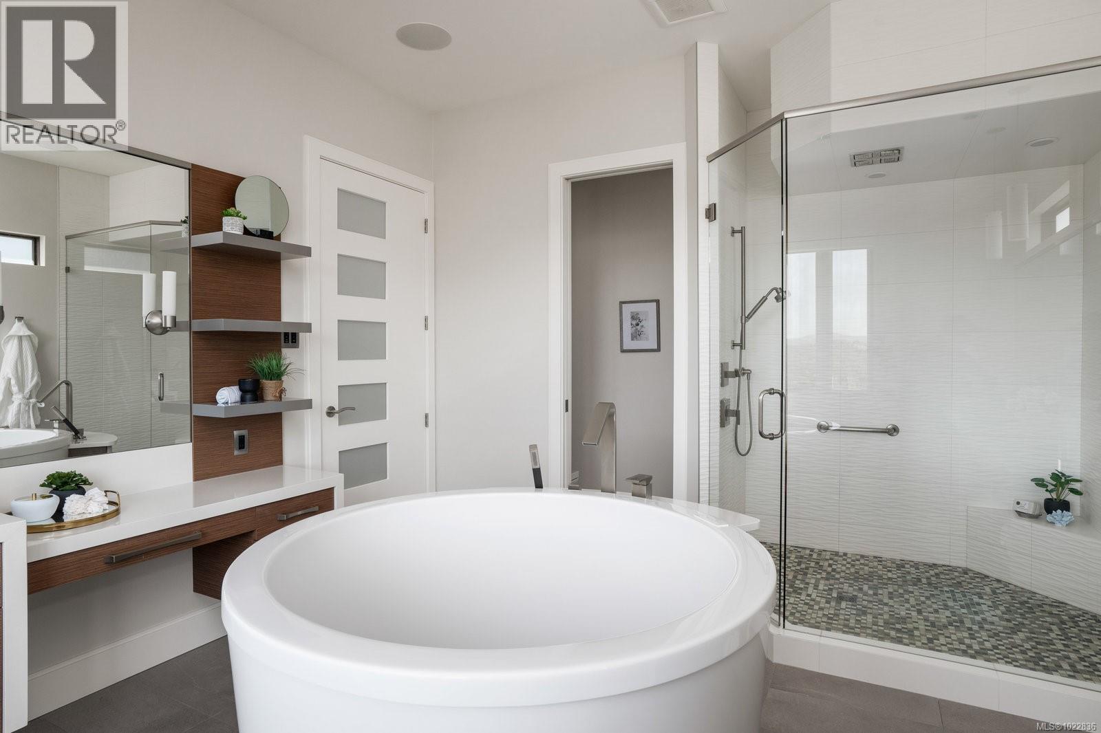  1098 Bearspaw Plateau, Langford